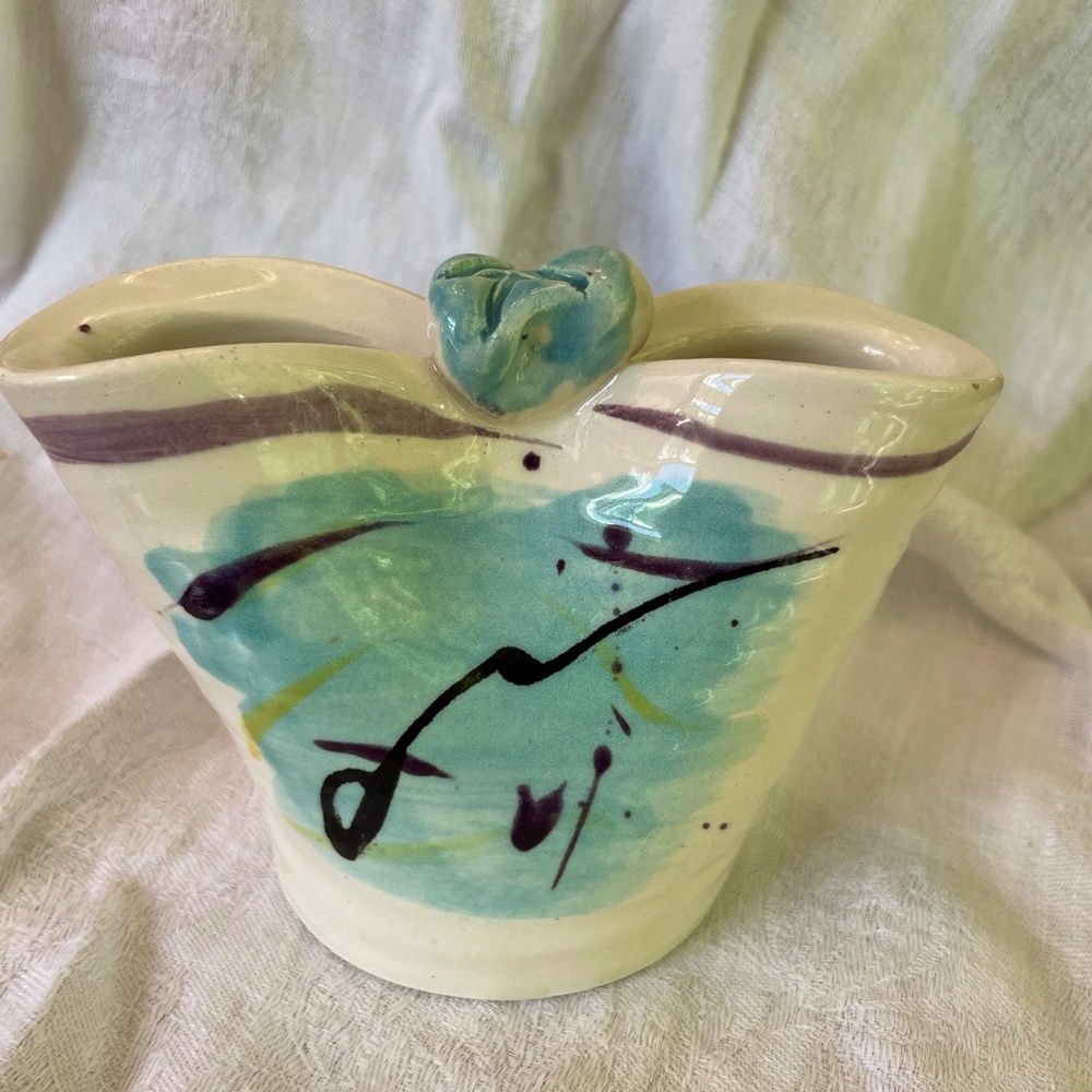 Pottery piece signed “Hampton” EUC